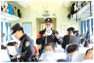 跨越6省2100米海拔，乘警李平守护旅客回家路