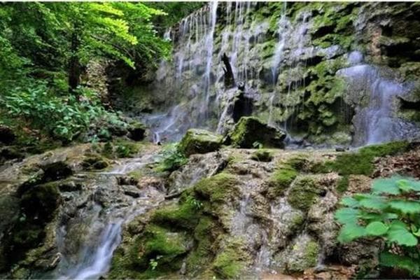 滁州韭山：青山溶洞与古寺庙交织的生态乐园