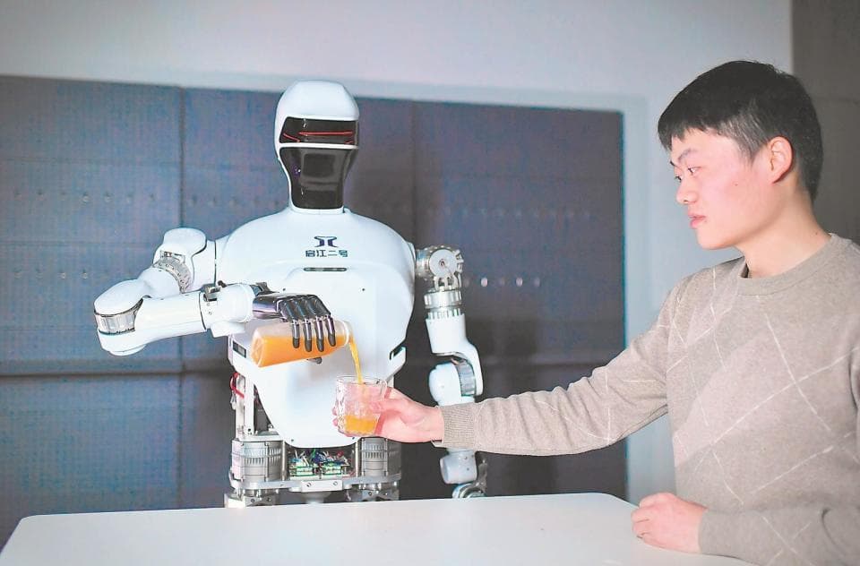 人形机器人 未来生活“新伙伴”
