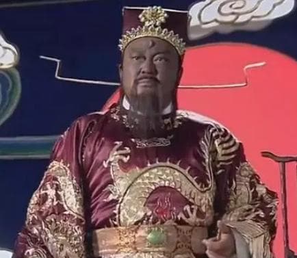 揭秘历史与影视中的包拯穿龙袍之谜，形象到底是什么样的？