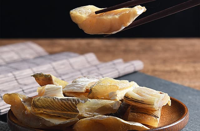 营养又美味：鲨鱼干的三大功效与烹饪方法