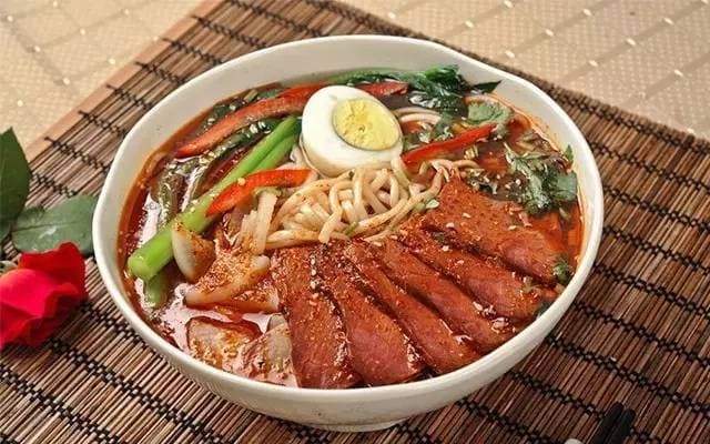 芝罘韵味：探寻烟台福山大面，品味鲁菜之源的鲜香爽滑