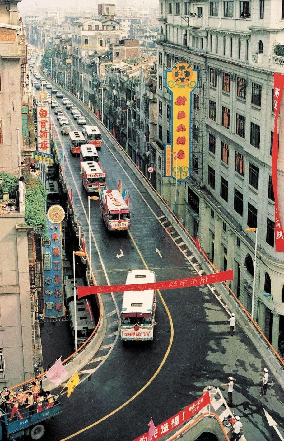 广州市人民路：路桥相通引潮流