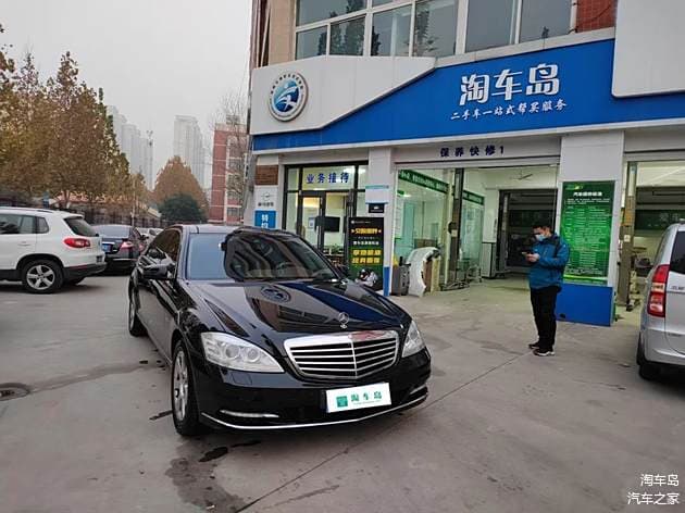 冷车启动时，为什么发动机转速很高，需要热车吗？