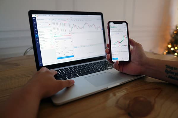 如何根据CFTC持仓报告预测黄金价格的走势