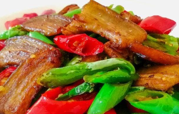 辣椒炒五花肉，香辣可口，回味无穷