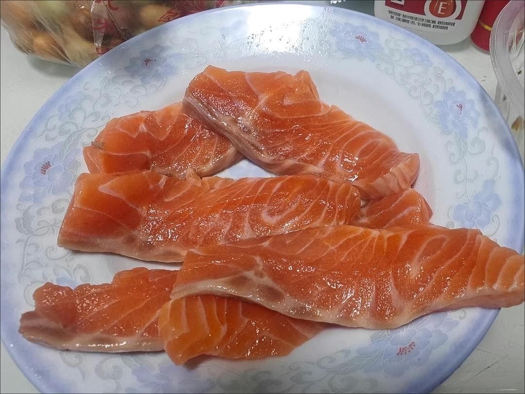 三文鱼：深海中的粉色瑰宝，餐桌上的营养贵族