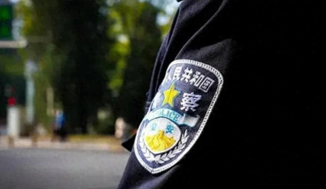 公安和警察有什么区别，为何有的车印“公安”，有的印“警察”？