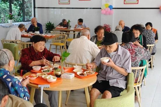 探索社区智慧食堂：促进健康、减少浪费