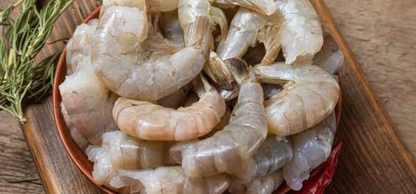 生虾能吃吗？风险和烹饪技巧