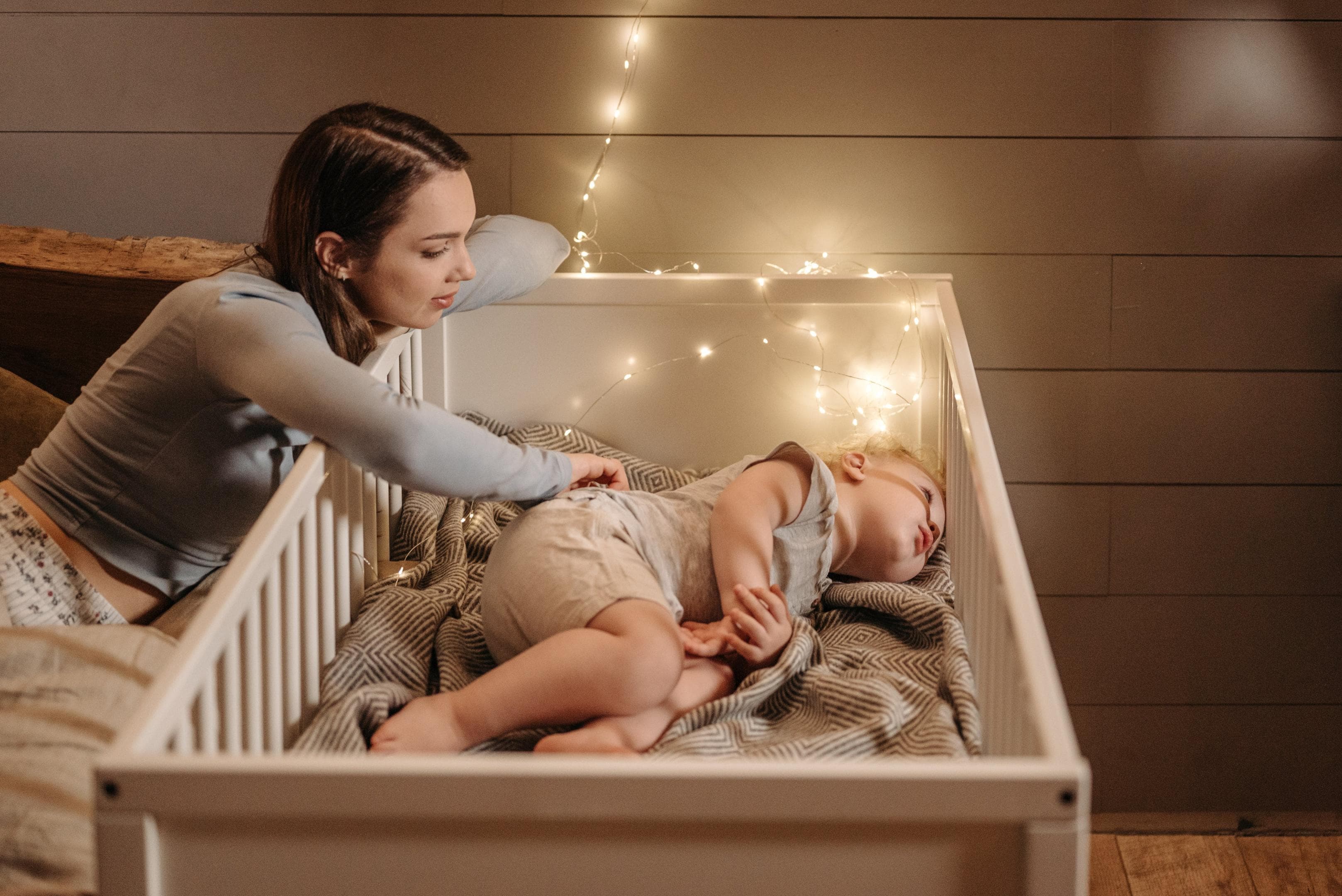 婴儿睡眠：从新生儿到幼儿的规律和模式