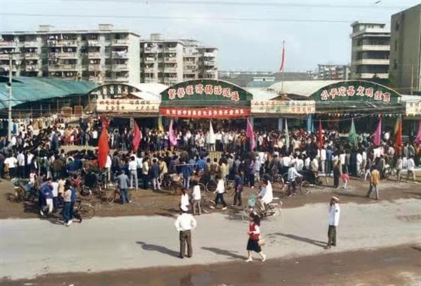 从45个摊位到“中国服装第一街”！这里一直在求变创新
