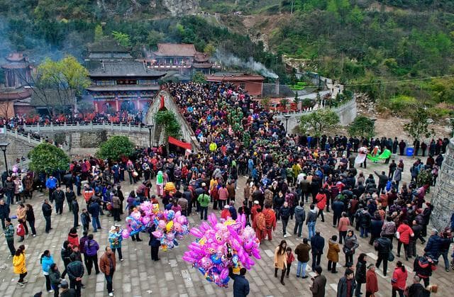 王驾《社日》：田园盛景中的民俗画卷与心灵归处