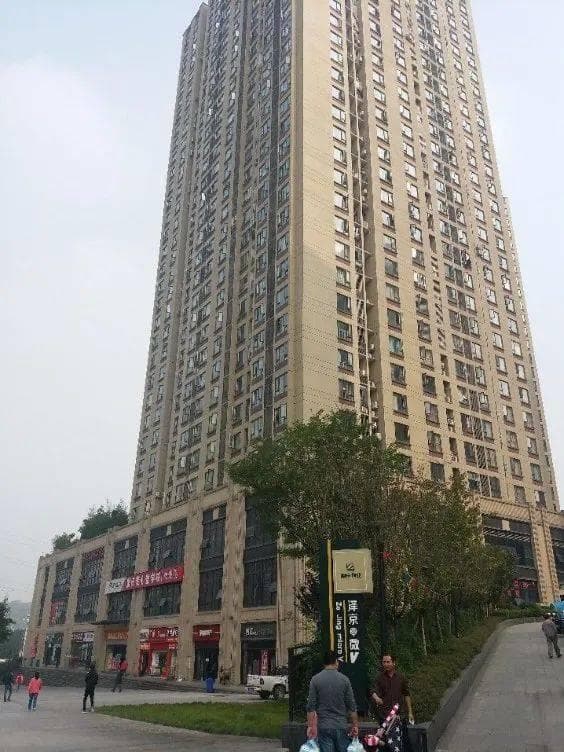 国内城市公交场站综合开发案例（重庆、成都、昆明、厦门）