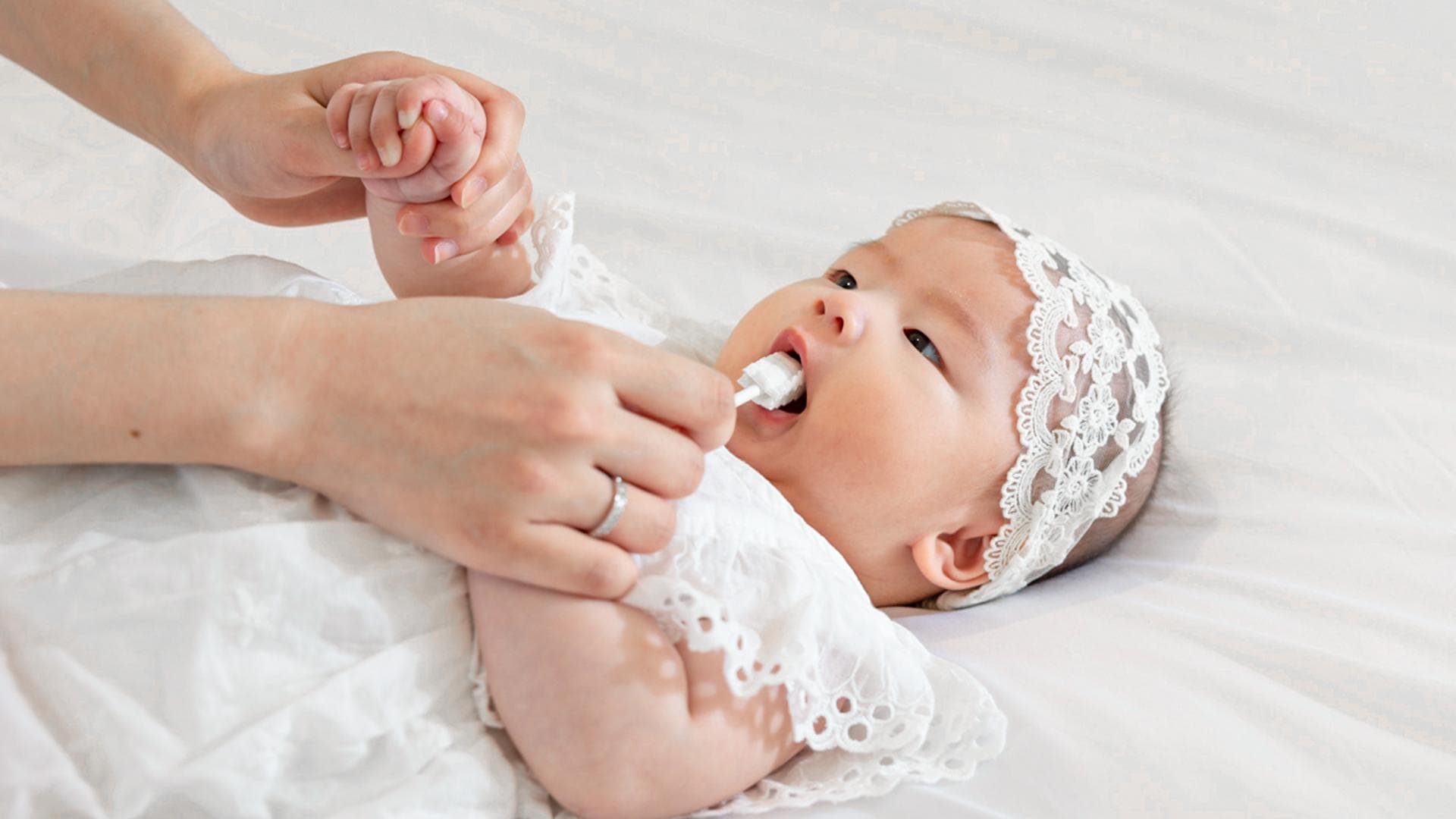新生儿、婴幼儿喝完奶要清洁口腔吗？宝宝口腔清洁时机技巧一次看