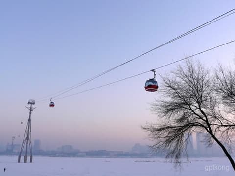松花江观光索道：哈尔滨的空中画卷