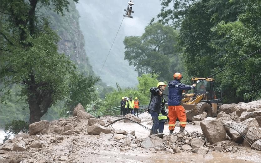 四川康定突发大型泥石流，为什么会这么严重？