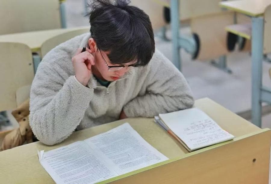 周末缩量考研，尽头仍是就业，值不值？“学历倒挂”迹象怎么破？
