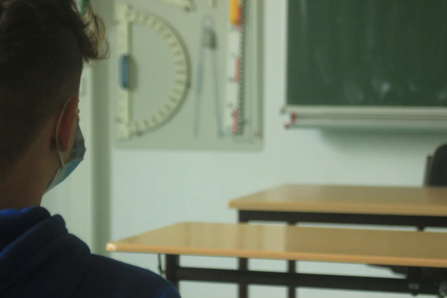 如何冷静应对学生顶撞？5步法帮你化解冲突！