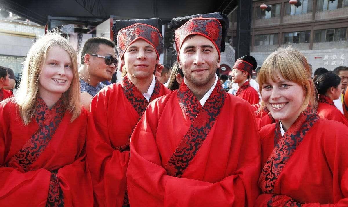 混血族群如何融入本土文化？回溯土生葡人的历史，见证大国兴衰