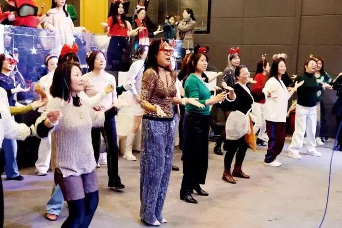 银发经济新赛道：爆火的老年俱乐部，正在改写中国老人的养老剧本
