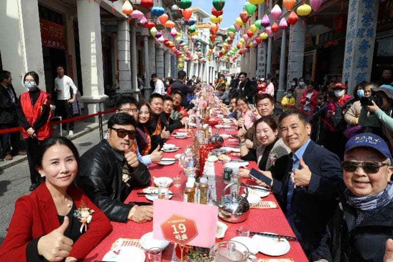 南都快评|长桌宴里见真情：斗门旧街里的城市治理新意