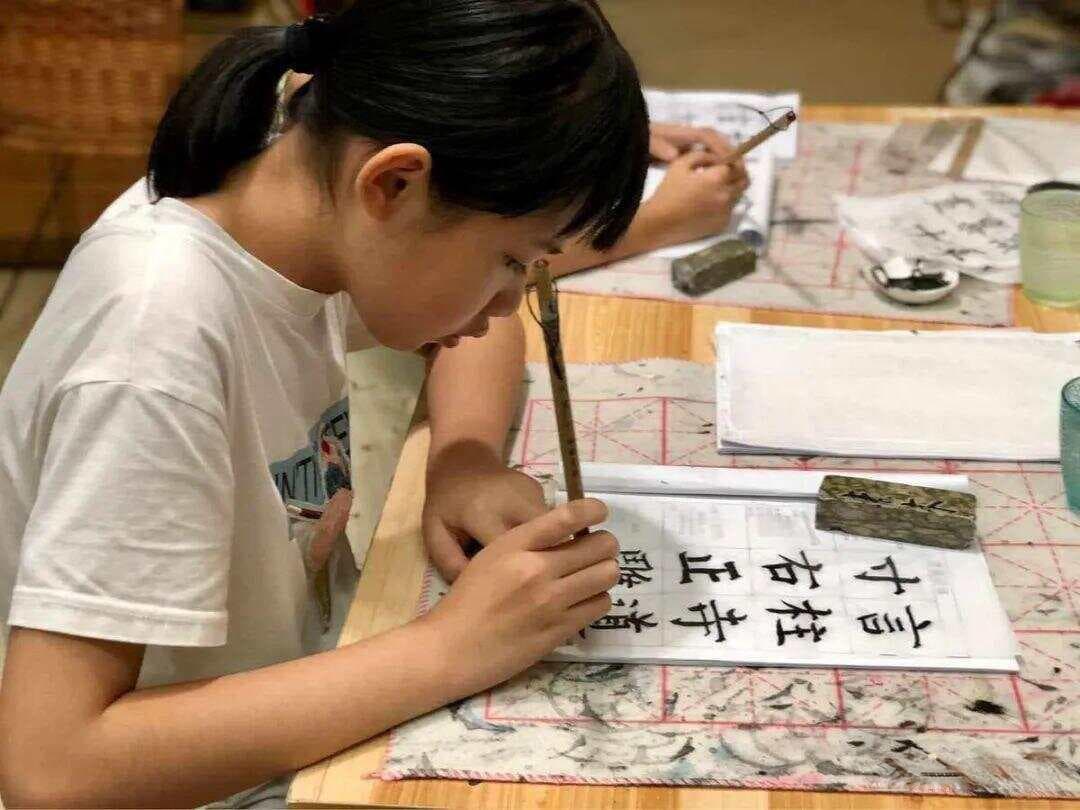 如何练出漂亮的行书字体？超详细指南助你成为书法达人！