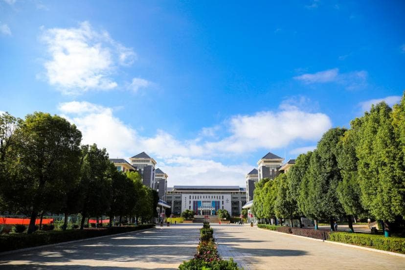 昆明城市学院：7万毕业生背后的教育质量提升之路