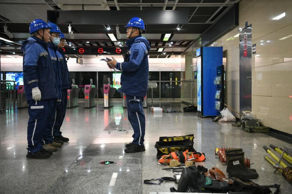 走近城市地下工种地铁检修工：深夜里，“轨道医生”护航城市“动脉”