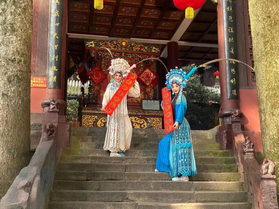 文化成都 魅力绽放丨国家级非遗剧目《白蛇传》青城山上送祝福