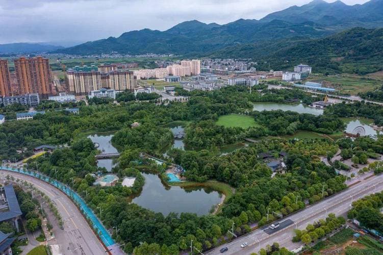 罗定平南公园：城市绿肺里的自然人文与休闲胜地