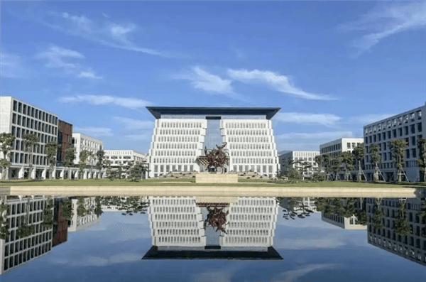 福耀科大首届招生仅100人 师生比约3:1探索创新教育模式