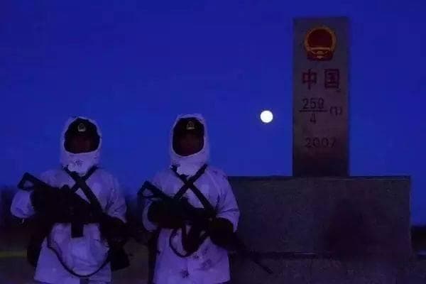 《十五的月亮》背后的故事：一首军旅歌曲的诞生