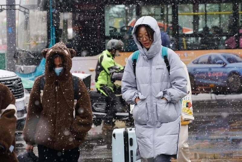 首场寒潮致全国降温6-10℃，东北局地有大暴雪