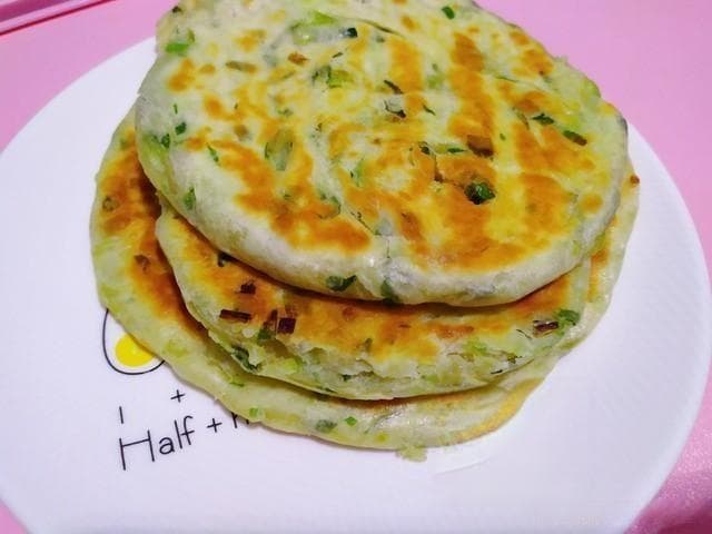 温水面团的制作方法，适合做春卷葱油饼等延展性面食