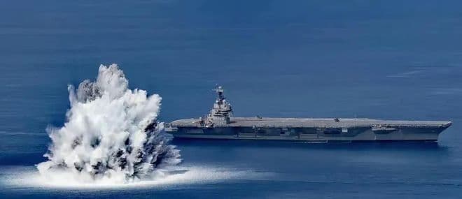 巨大爆炸声划破渤海上空，福建舰旁出现巨型水雾团，抗冲击试验？
