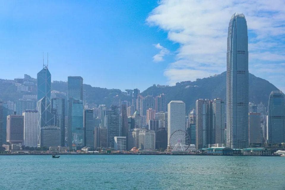 香港金融业寒冬：百万年薪投行人的失落与转型