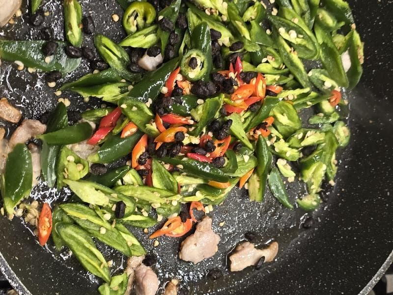 青红椒vs剁椒：谁才是干豆的最佳搭档？