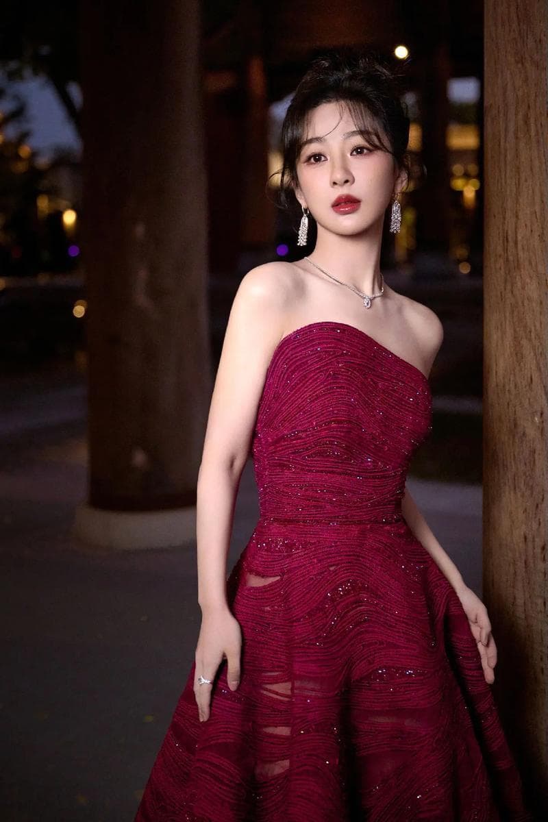 没有强大背景的杨紫，如何从童星逆袭成一线女演员？