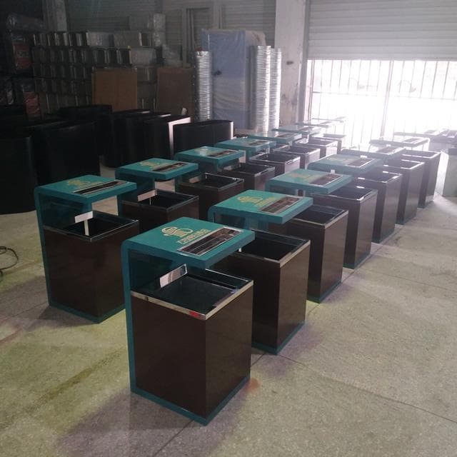 铁皮垃圾桶取代塑料垃圾桶：环保耐用的设施升级
