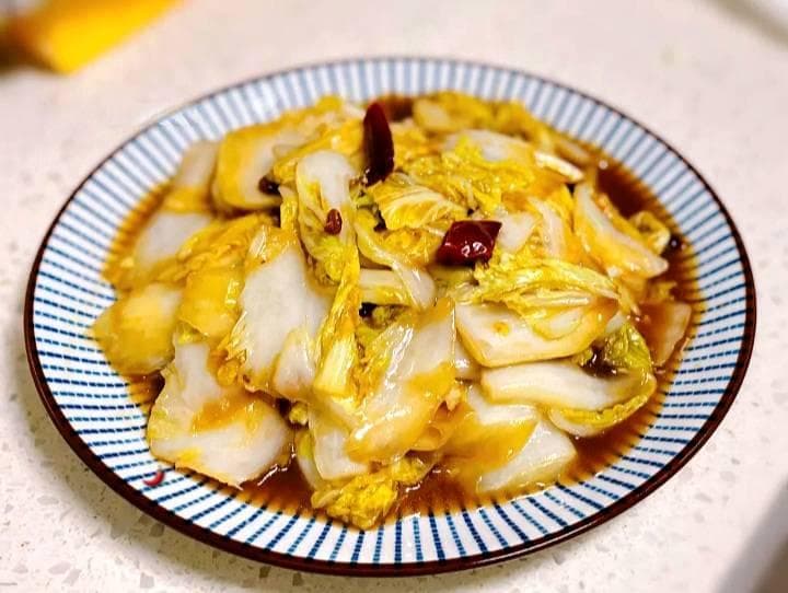 醋溜白菜，直接下锅炒是大错，教你正确做法和技巧，酸甜脆爽不出汤
