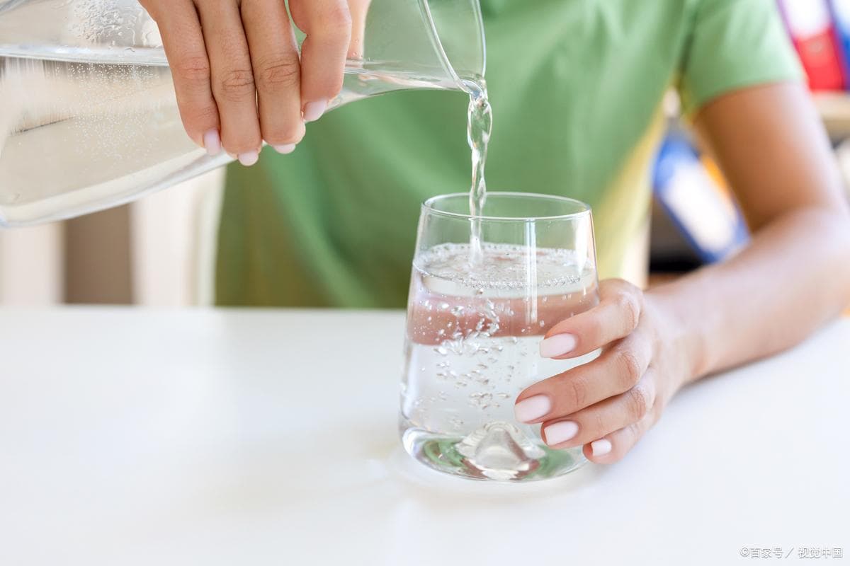 饮水与肝胆胰：每天八杯水如何助力健康