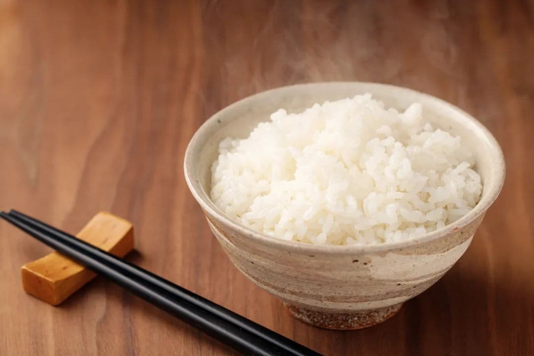 吃完饭就困，原因不只是吃太饱，还可能是这些疾病信号