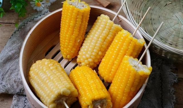 黄玉米、黑玉米、白玉米，这么多颜色应该选哪个？哪种营养更好？