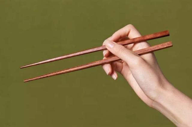 筷子的全球之旅：中日韩三国差异与世界使用现状