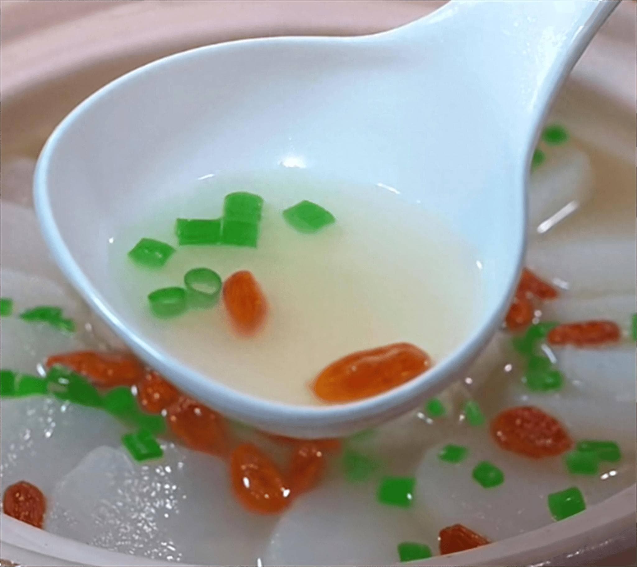 白萝卜清炖大骨头：一道滋补养生的家常美味