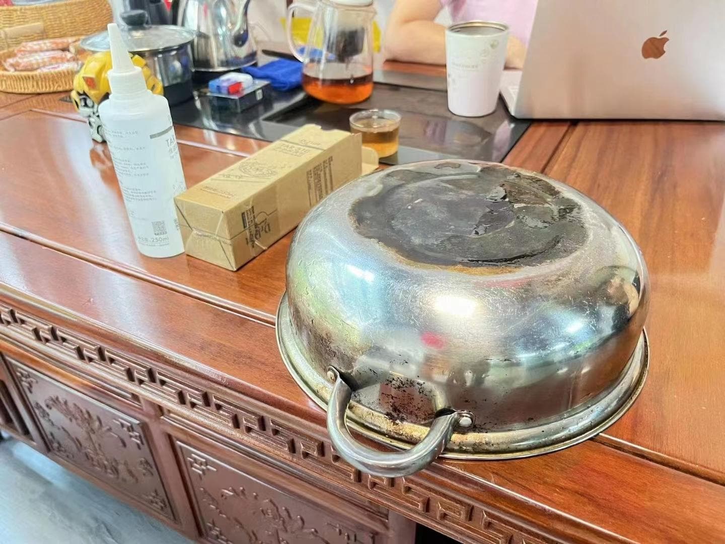 不锈钢锅生锈该怎么处理？推荐使用去污渍清洁剂