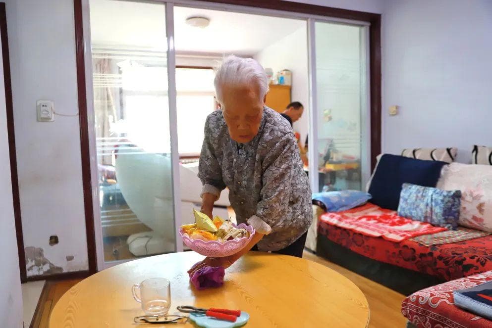 能干家务还是“健身达人”！101岁老人乐享晚年生活