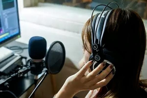 如何提升播音技巧：从普通话到情感表达的全方位指南