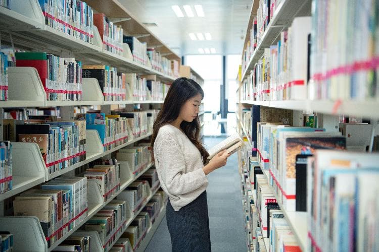AI浪潮下大学之变：文科瘦身人工智能扩招，交叉融合成共识